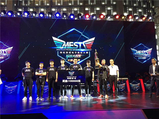 年轻往往与 年轻往往与