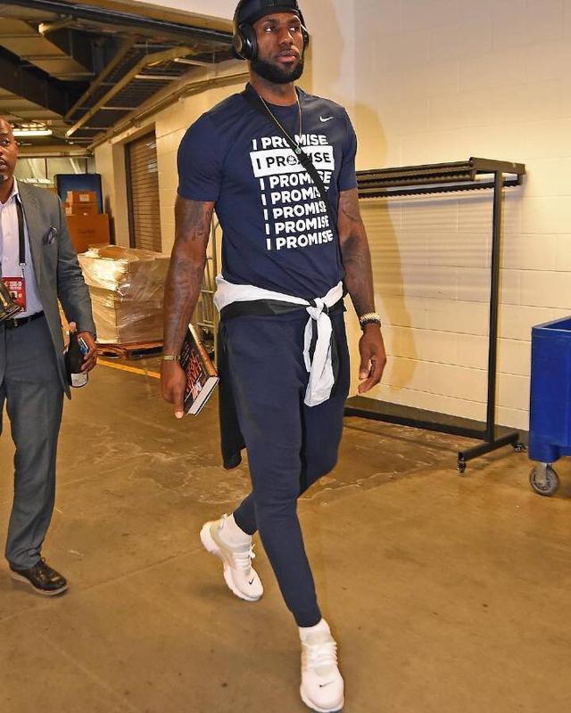 形成中路撞 形成中路撞